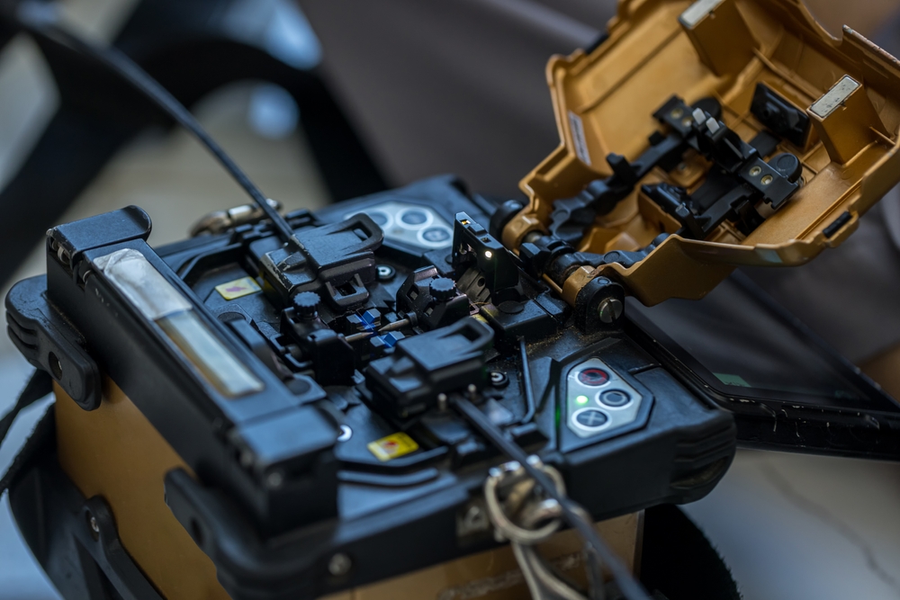 Optical,Fiber,Installation,With,Digital,Fiber,Optical,Fusion,Splicing,Machine.